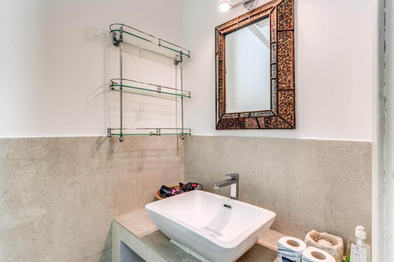 Lovely Spacious Apartment Near The Colosseum Rom Exteriör bild