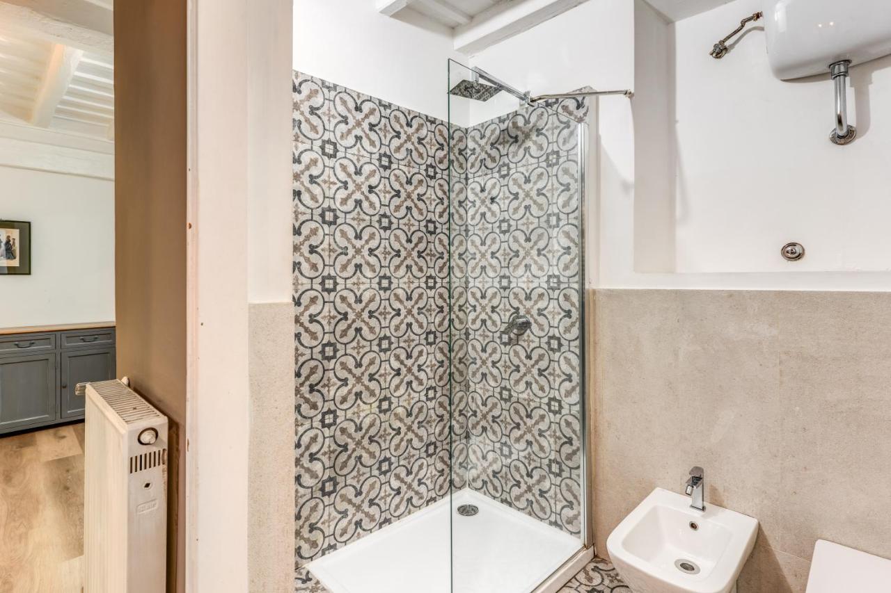 Lovely Spacious Apartment Near The Colosseum Rom Exteriör bild