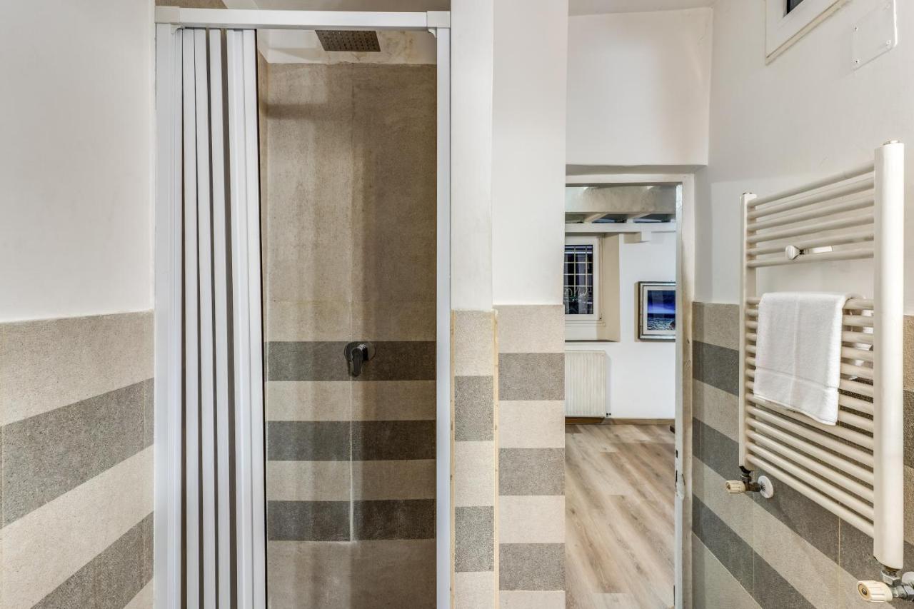 Lovely Spacious Apartment Near The Colosseum Rom Exteriör bild