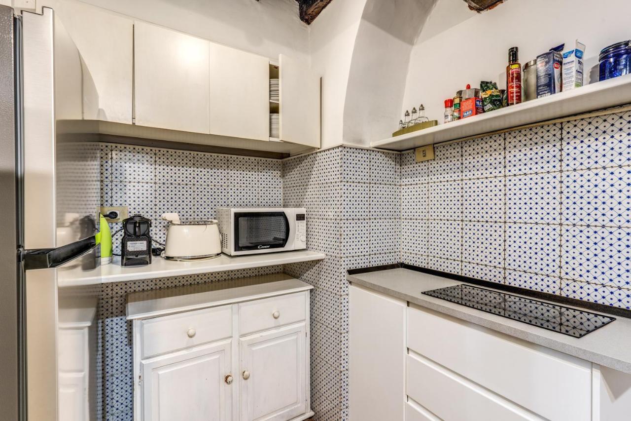 Lovely Spacious Apartment Near The Colosseum Rom Exteriör bild