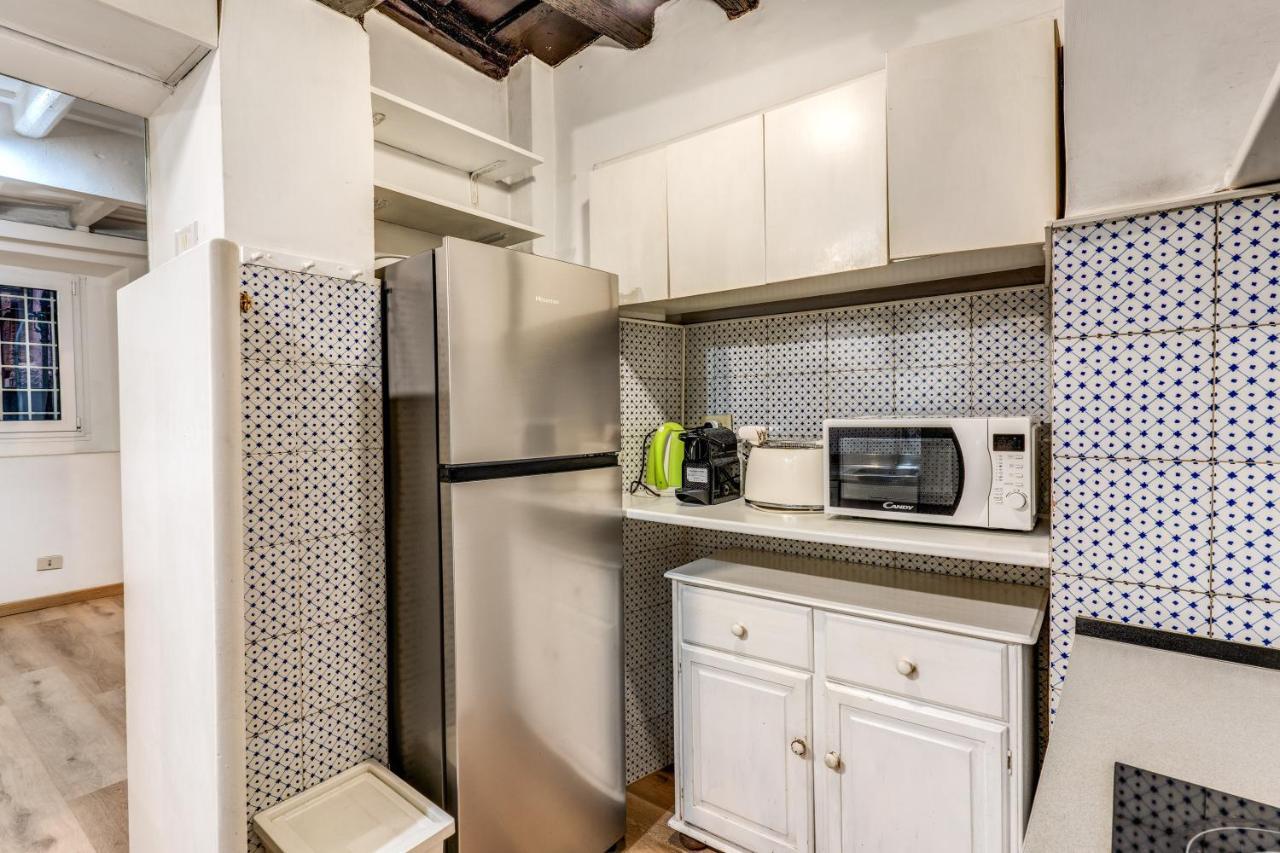 Lovely Spacious Apartment Near The Colosseum Rom Exteriör bild