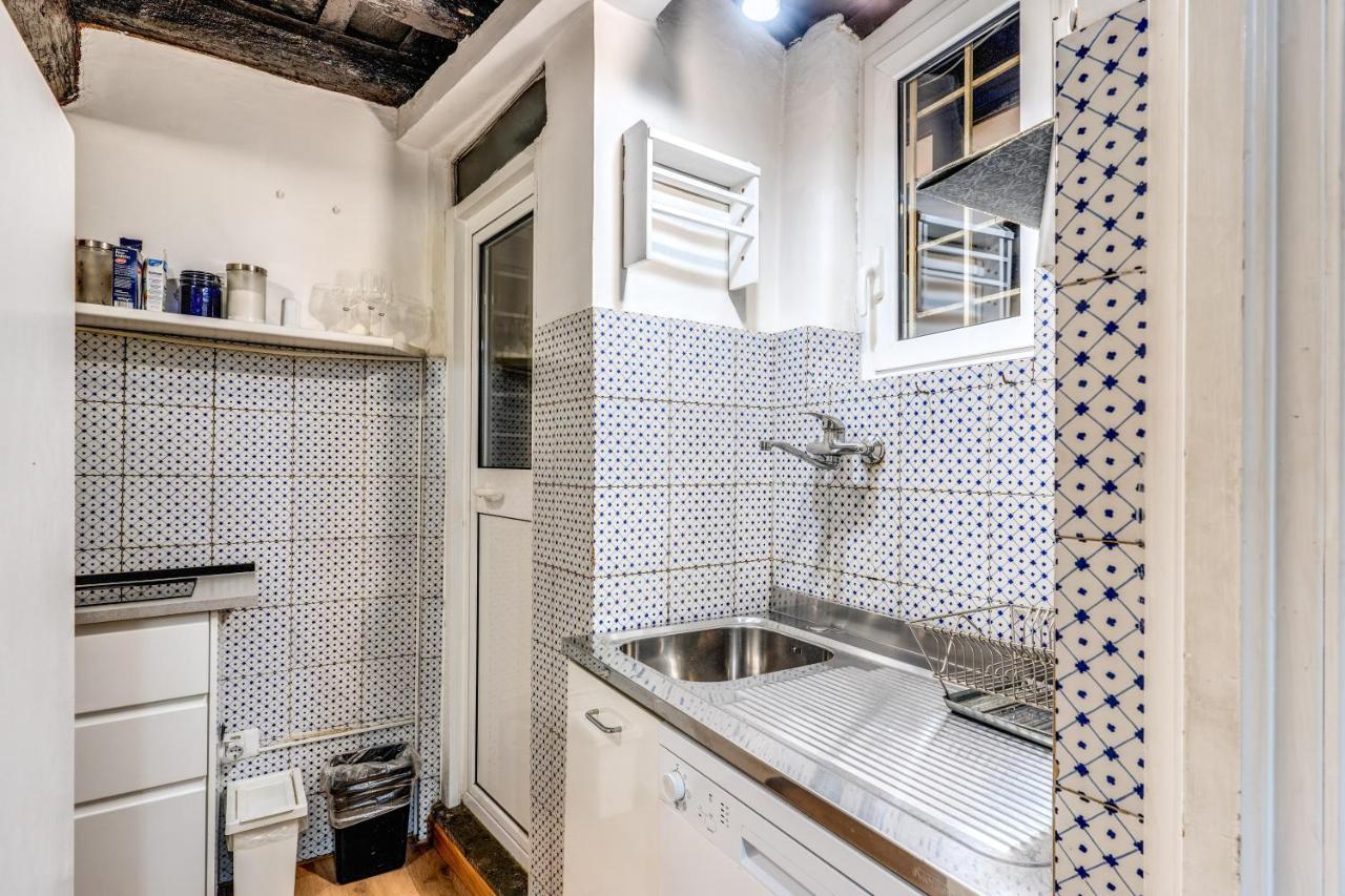 Lovely Spacious Apartment Near The Colosseum Rom Exteriör bild